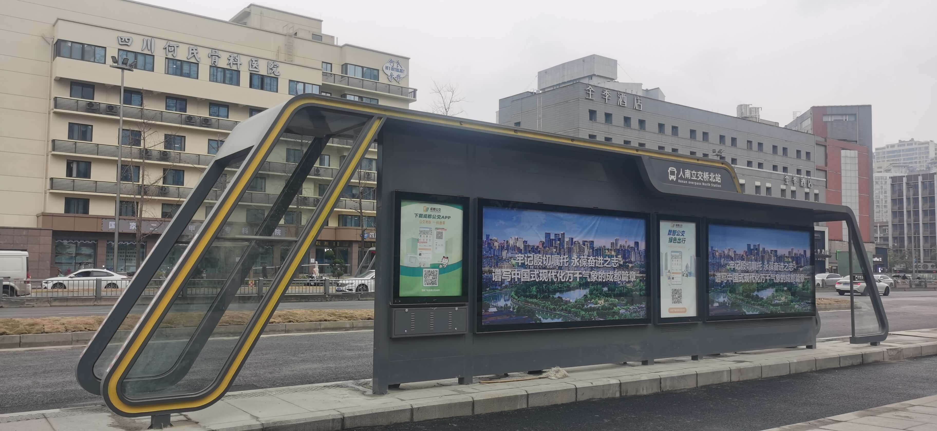 成都市二環(huán)路公交站臺(tái)完工